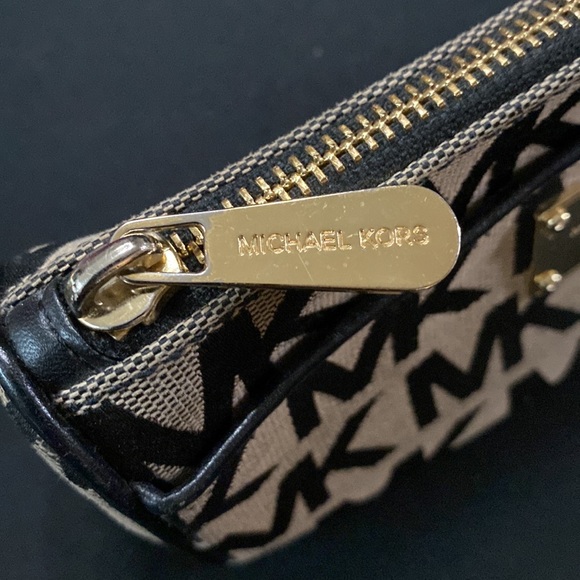Michael Kors Cosmetics Bag - Picture 3 of 10